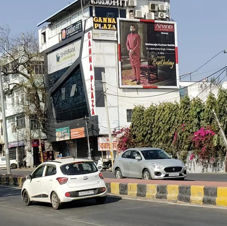 Building-mounted hoarding above a street corner